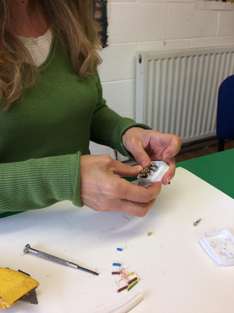 Repair your own small electricals - Image 3